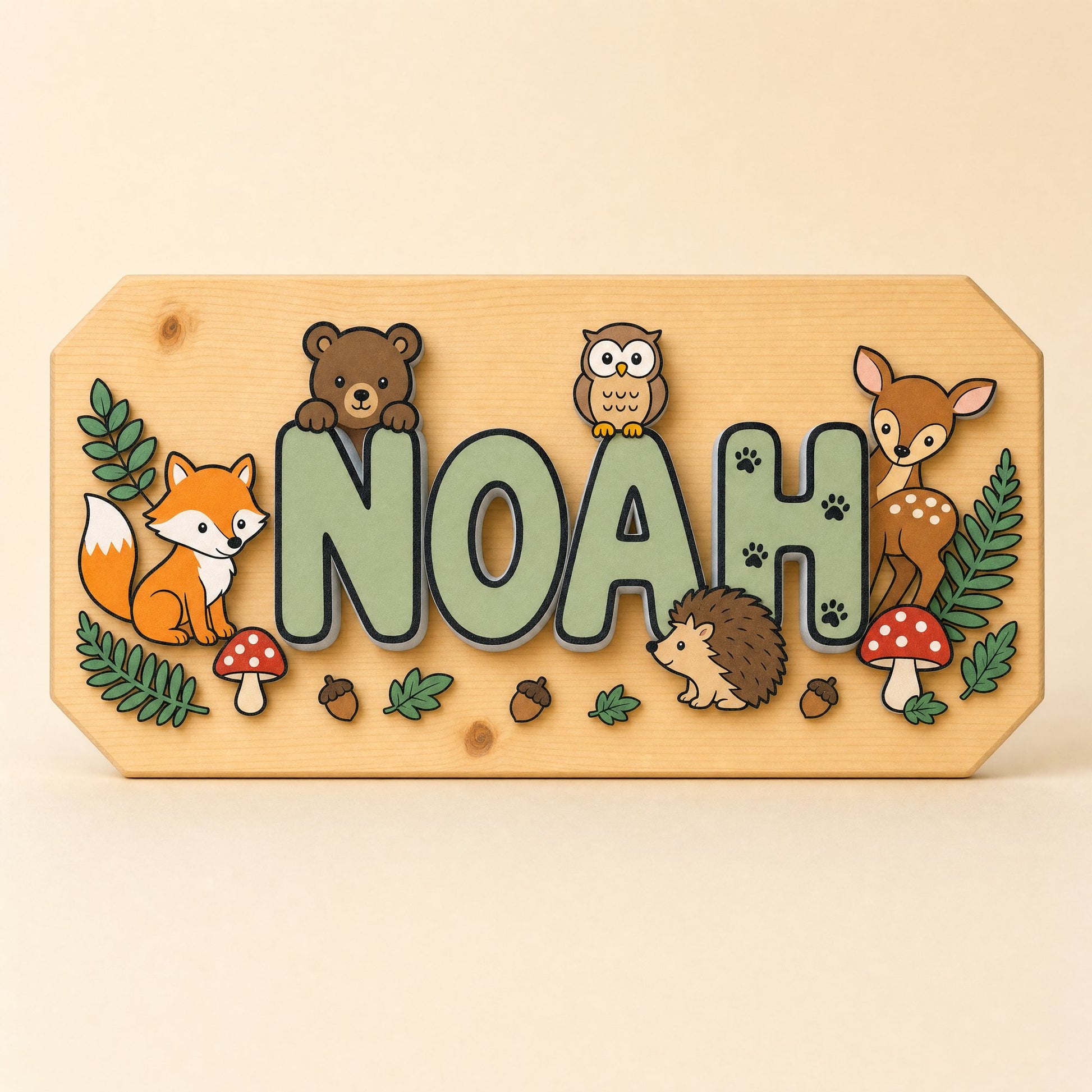 Namensschild Noah, Motiv Waldtiere: Bärchen, Fuchs, Eule und Igel, Buchstaben in Salbeigrün