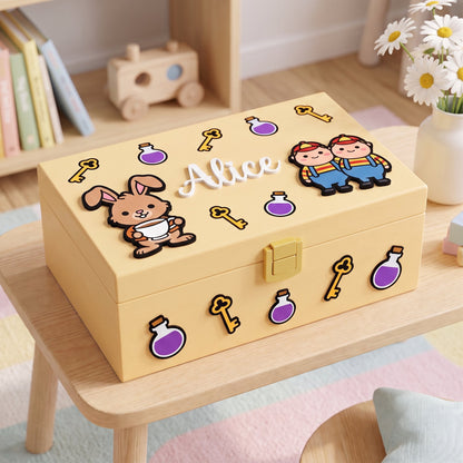Aquagrüne Erinnerungsbox mit Raupe und Haselmaus in der Teekanne, Pilzen und Teekannen, im Kinderzimmer
